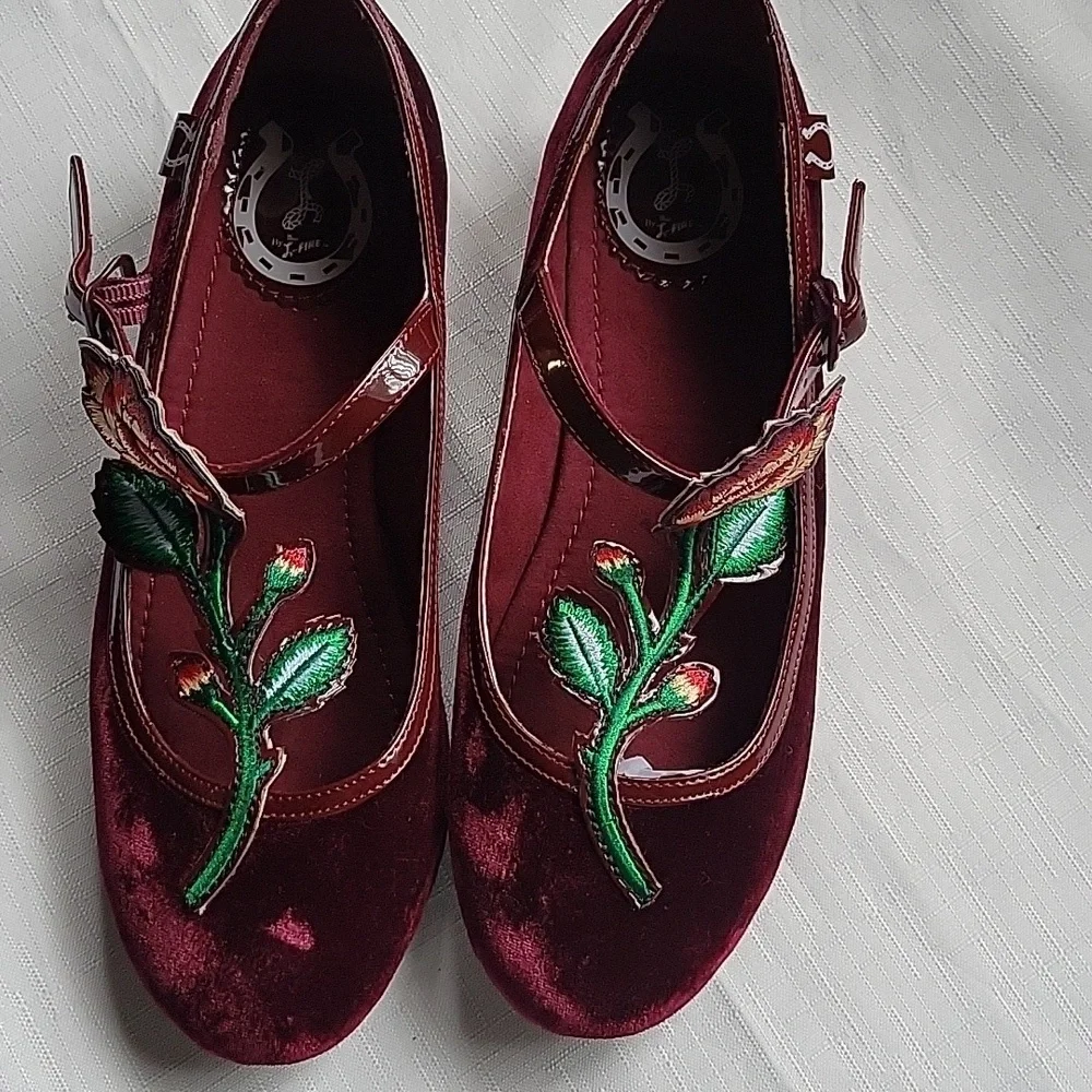 Miss L Fire Floral  Velvet Embroidered  Burgundy Mary Jane Shoes Size 6.5